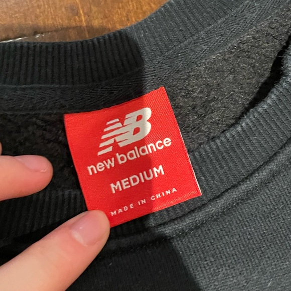 Sweater new balance for women - Picture 2 of 3